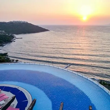 Stunning Apartment With Sea View