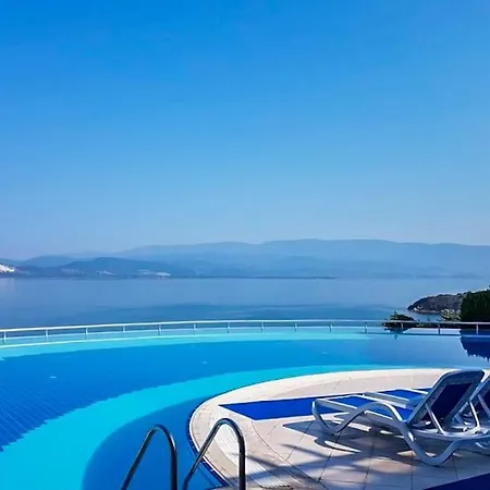 Stunning Apartment With Sea View Apartament