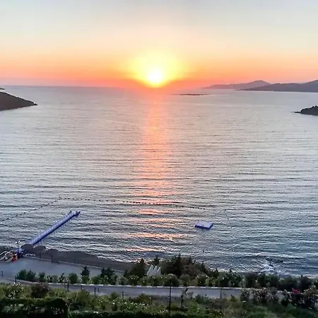 Stunning Apartment With Sea View Apartman *